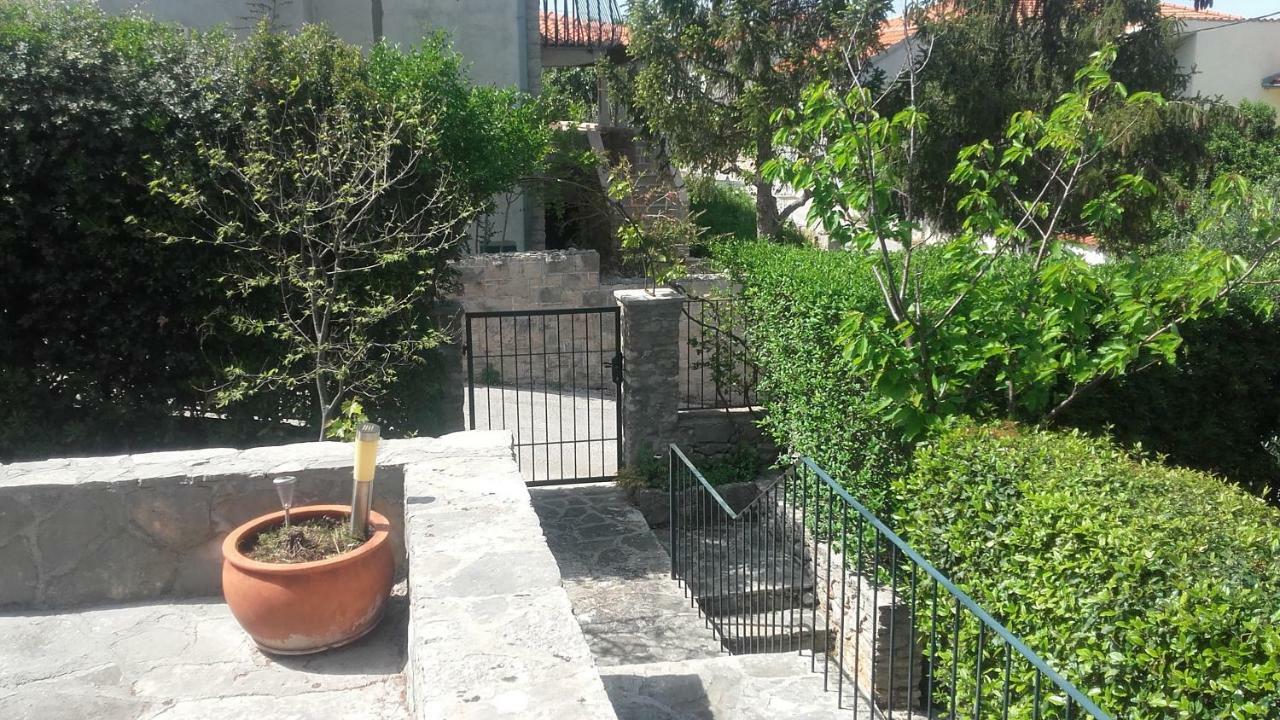 Holiday Home Pavarotti Supetar Exterior photo